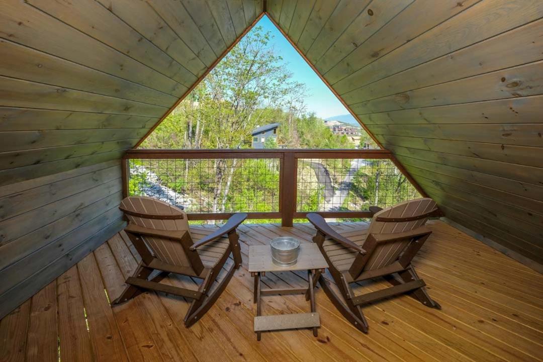 Mountain Time Villa Gatlinburg Exterior photo